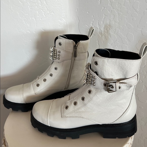 Karl Lagerfeld, Paris cream Moto Biker boot. Size 9 - Picture 4 of 10